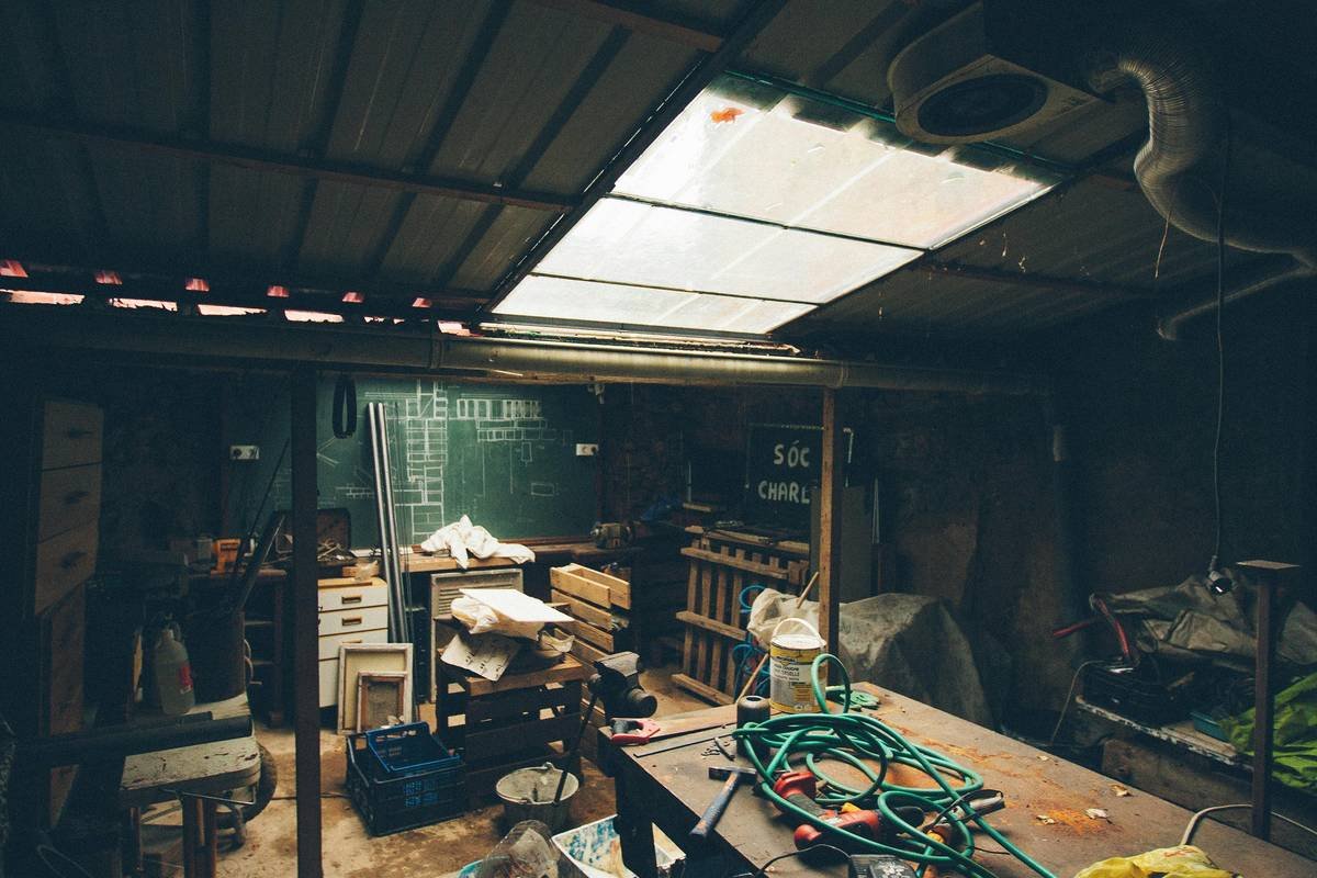 Dehumidifier Mold Use: When It Helps, When It Doesn’t—and What Your Insurance Really Covers