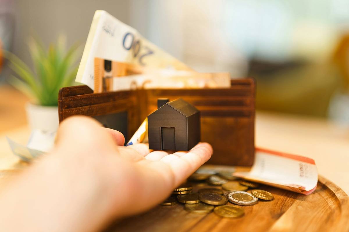 Insurance Mold Removal: What Homeowners *Actually* Need to Know (Before You File a Claim)
