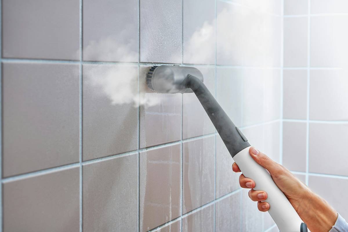 Timeline graphic showing homeowner actions: water leak detected → drying started within 12 hours → humidity logs maintained → claim approved