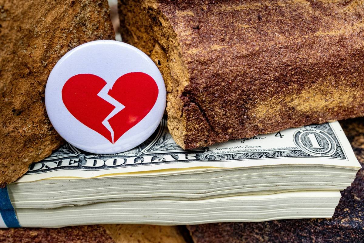 Can You Use a Credit Card for Mold Payment? What Homeowners *Really* Need to Know