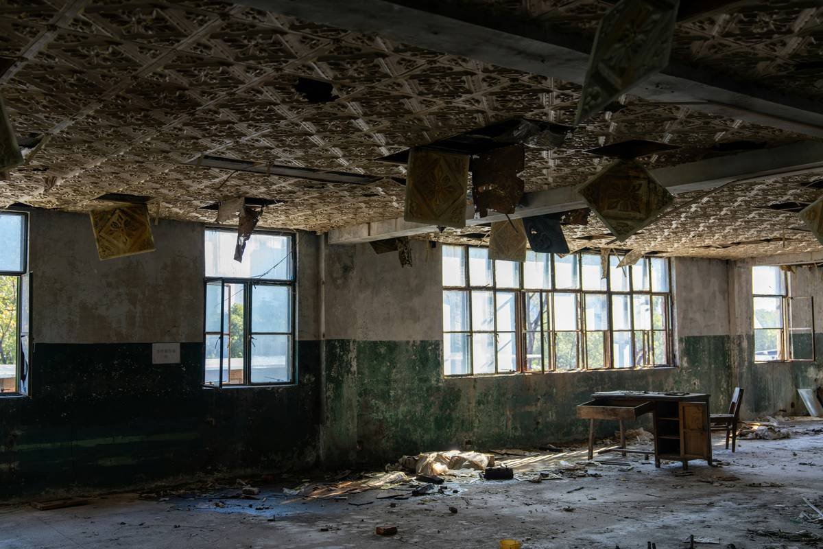 Commercial Mold Insurance: What Business Owners *Actually* Need to Know (Before It’s Too Late)